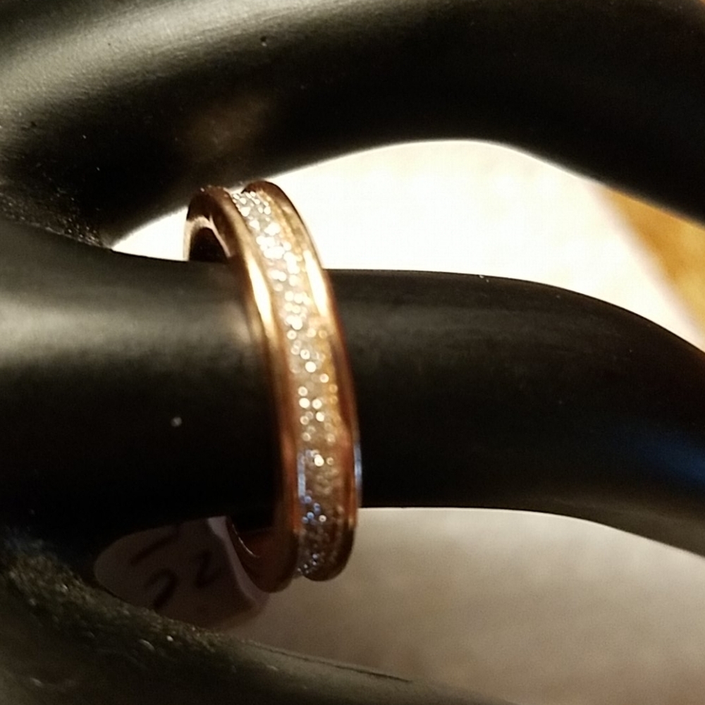 Beautiful Costume Jewelry Ring Gold Tone Band